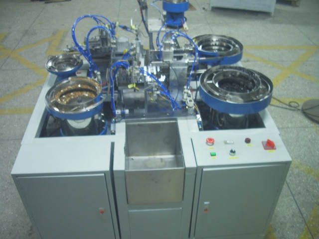 拨动开关自动组装机